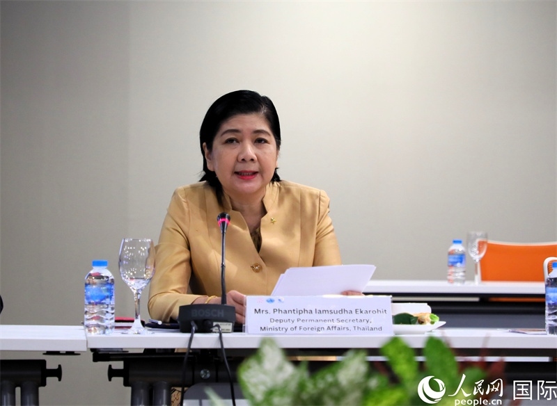 泰國(guó)外交部副次長(zhǎng)潘提帕作主旨發(fā)言。人民網(wǎng)記者 白元琪攝