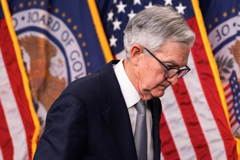 11月1日，美國聯(lián)邦儲備委員會主席鮑威爾在華盛頓出席記者會。新華社發(fā)（亞倫攝）