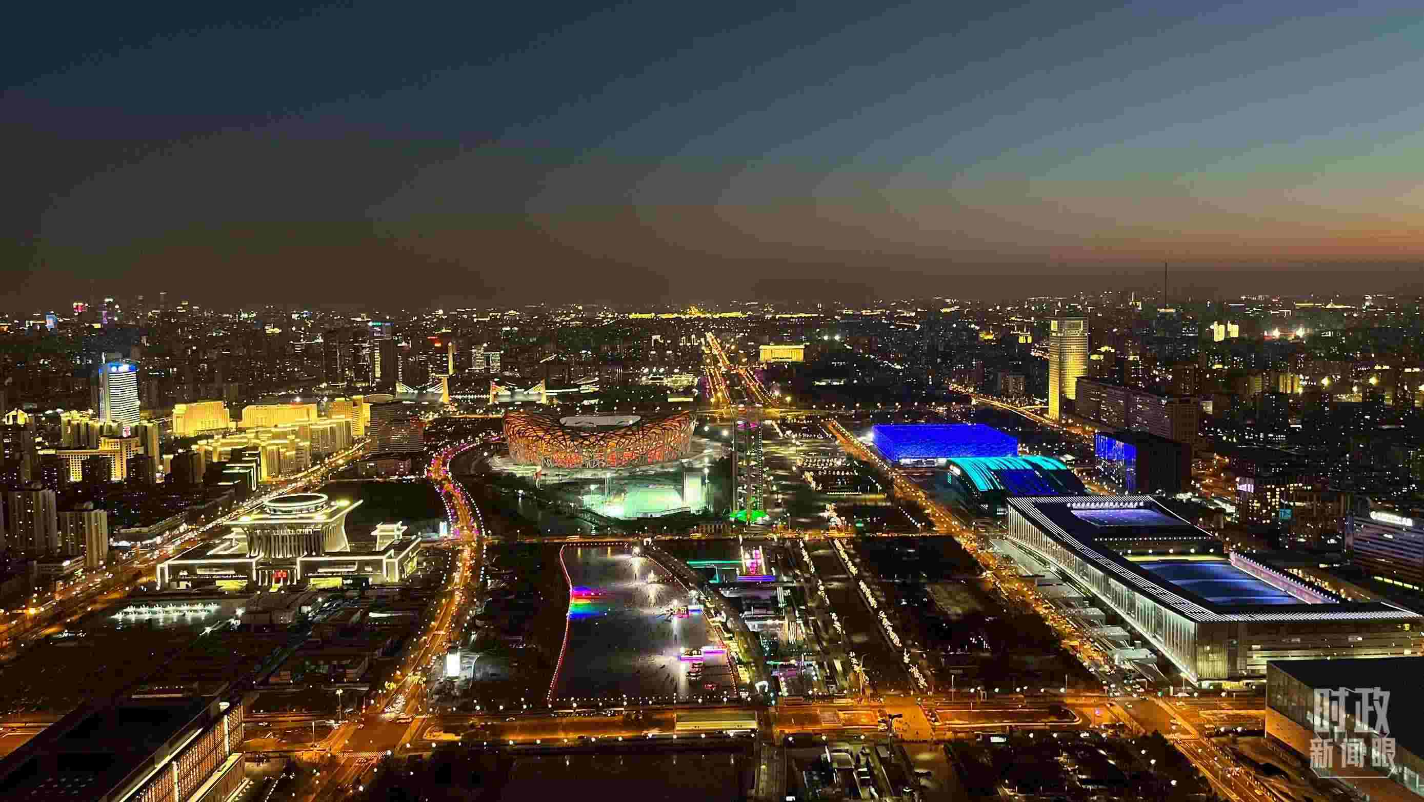 △2023年12月31日，從北京奧林匹克塔俯拍北京城區(qū)。（總臺央視記者金雨秋拍攝）