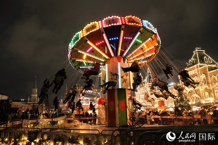 位于莫斯科紅場中央的“古姆”新年集市。人民網(wǎng)記者 隋鑫攝