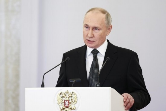 2023年12月8日，俄羅斯總統(tǒng)普京在莫斯科克里姆林宮出席“祖國英雄日”慶祝儀式。新華社/塔斯社