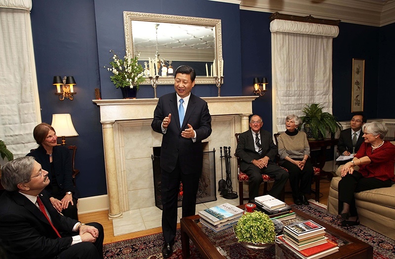 習(xí)近平2012年訪美時與老朋友敘舊場景。