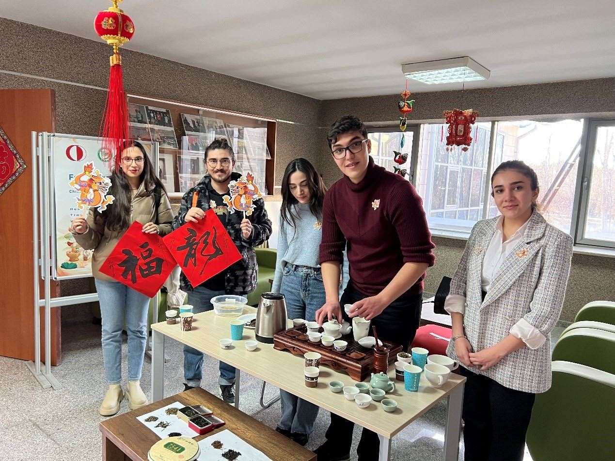 茶藝表演體驗(yàn)。中東技術(shù)大學(xué)孔院供圖