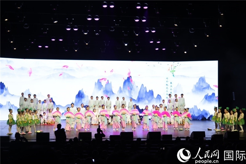 《四季詩韻》童聲詩朗誦表演。人民網(wǎng)記者 任皓宇攝