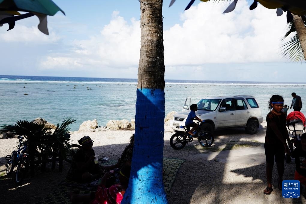 1月20日，當(dāng)?shù)厝嗽阼斠惶幒┬蓍e娛樂(lè)。新華社記者 王申 攝