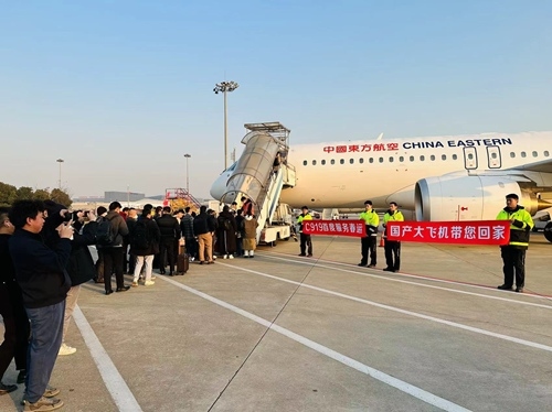2024春運第一天，東航4架C919大飛機全部投入商業(yè)運營。東航供圖