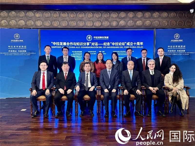 與會嘉賓合影留念。人民網記者 周雨攝