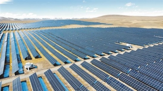 西藏華電色尼區(qū)12萬(wàn)千瓦光伏發(fā)電項(xiàng)目電力保供項(xiàng)目航拍。趙書(shū)彬攝