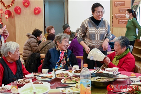 活動準(zhǔn)備了抽獎環(huán)節(jié)。人民網(wǎng)記者 葉賓得攝