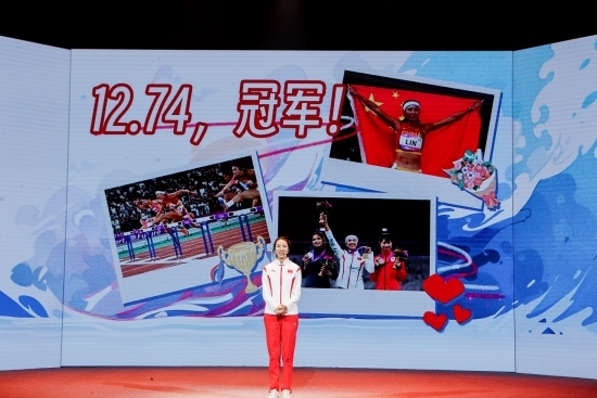 “何以中國·向海泉州”網(wǎng)絡(luò)主題活動現(xiàn)場，林雨薇講述奪冠經(jīng)歷。泉州廣播電視臺供圖