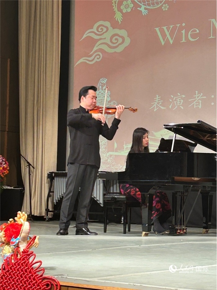 小提琴獨(dú)奏《Wie Melodien zieht es mir》《新春樂(lè)》，表演者：寧峰、韓卉菁（鋼琴伴奏）