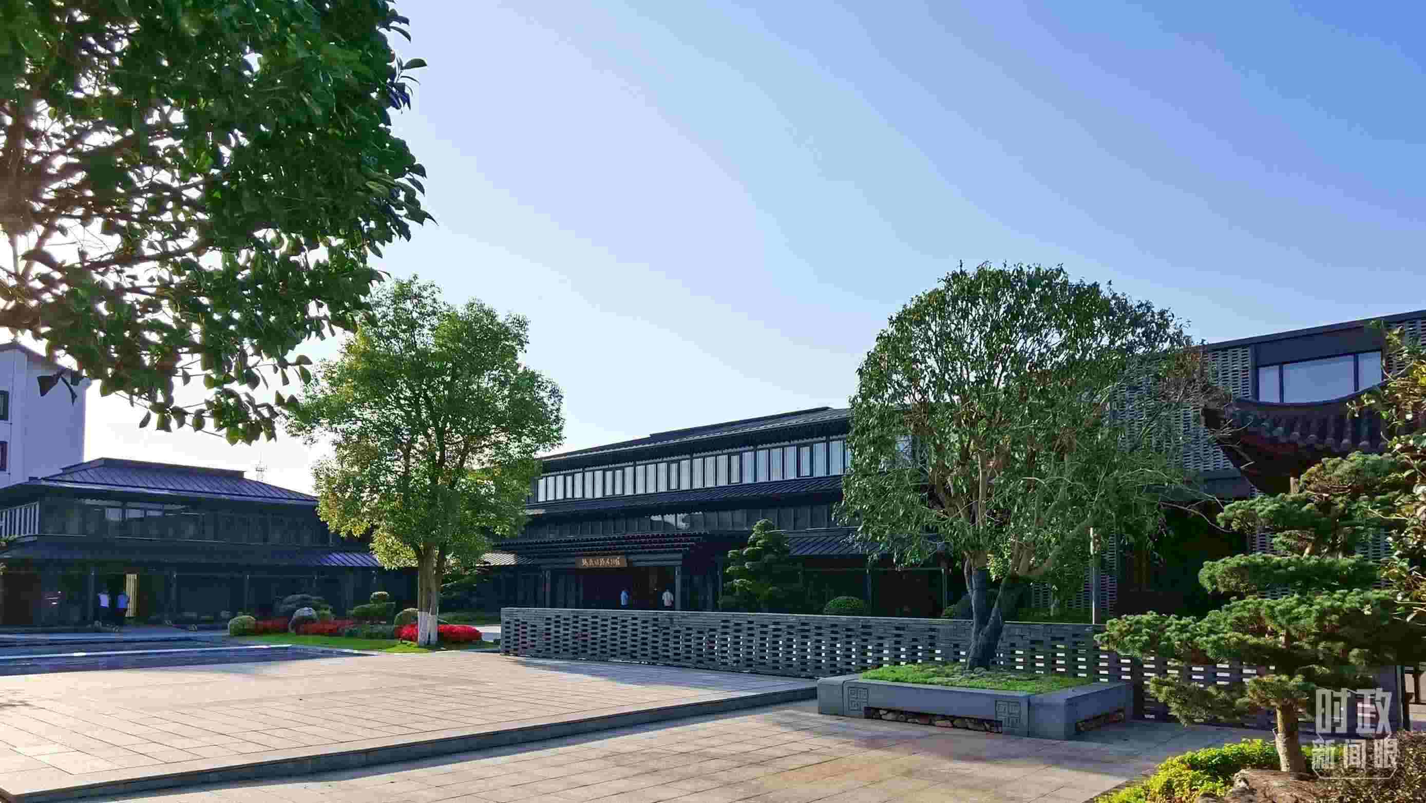 △楓橋經(jīng)驗陳列館。2023年9月，習近平來到這里考察，強調(diào)要發(fā)展好新時代“楓橋經(jīng)驗”。（總臺央視記者陳漢章拍攝）