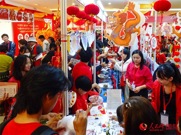 活動現(xiàn)場氣氛熱烈。人民網(wǎng)記者 謝佳君攝