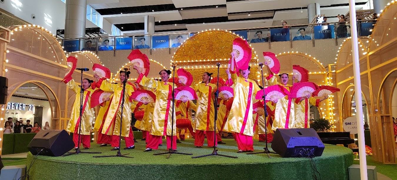 開(kāi)幕式上活力四射的文藝節(jié)目引得觀眾陣陣喝彩。紅溪禮示大學(xué)孔子學(xué)院 供圖