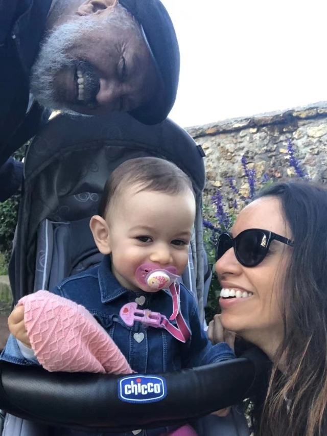 丹尼爾和家人在北京。圖片由受訪者提供