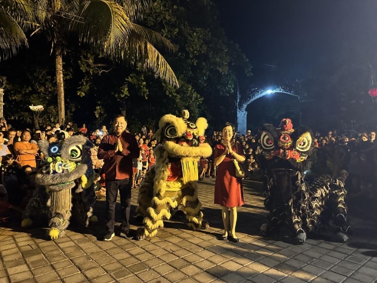 舞獅表演。巴陵康孔子學院供圖