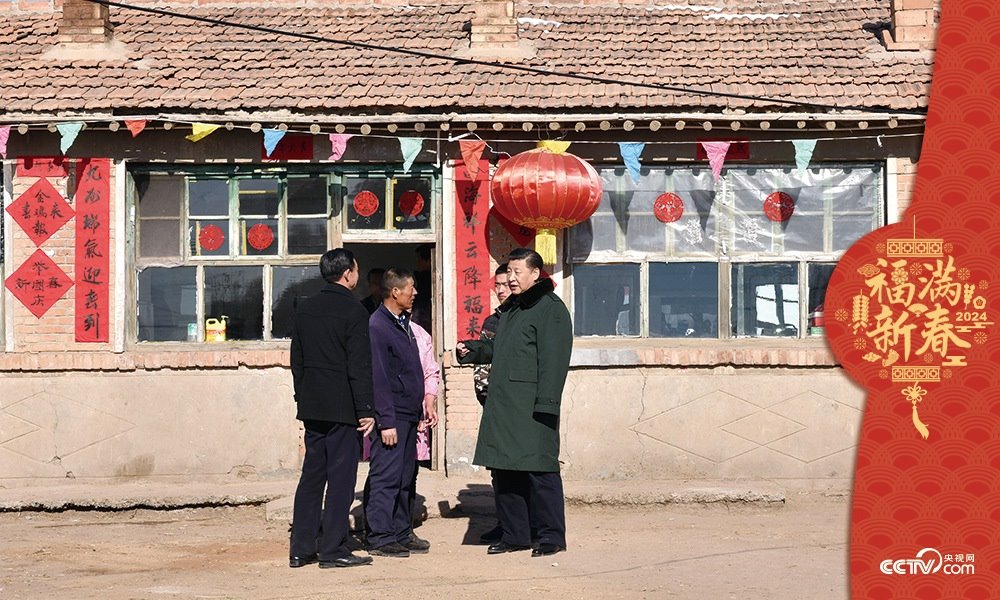 2017年1月24日，習(xí)近平總書記在河北省張家口市張北縣小二臺鎮(zhèn)德勝村村民徐學(xué)海家中看望。
