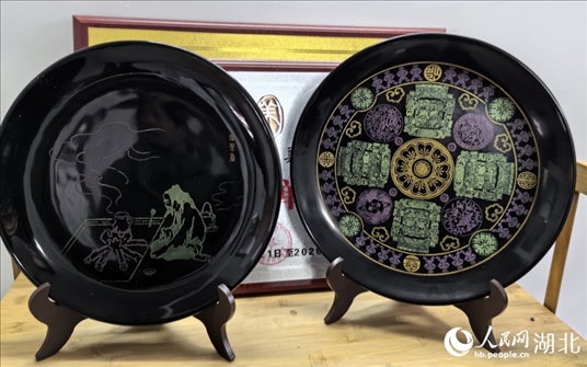 壩漆工藝品。人民網(wǎng)記者 周雯攝