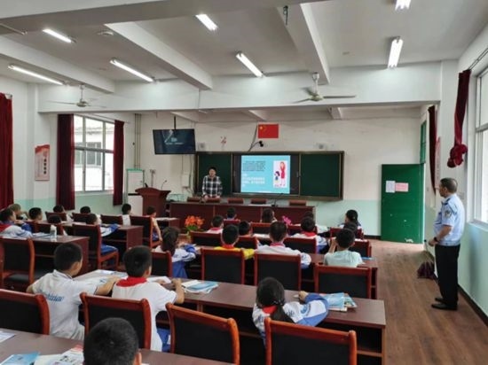 安全知識宣傳進校園。將樂縣農(nóng)業(yè)農(nóng)村局供圖