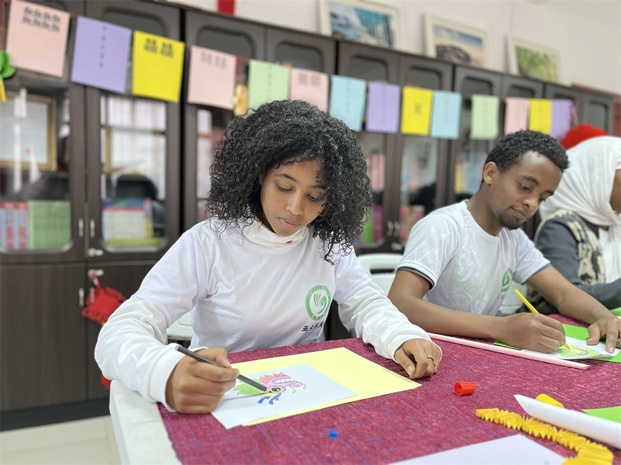 亞的斯亞貝巴大學孔子學院“網絡中國節(jié)·元宵”主題文化體驗活動現(xiàn)場。亞的斯亞貝巴大學孔子學院供圖