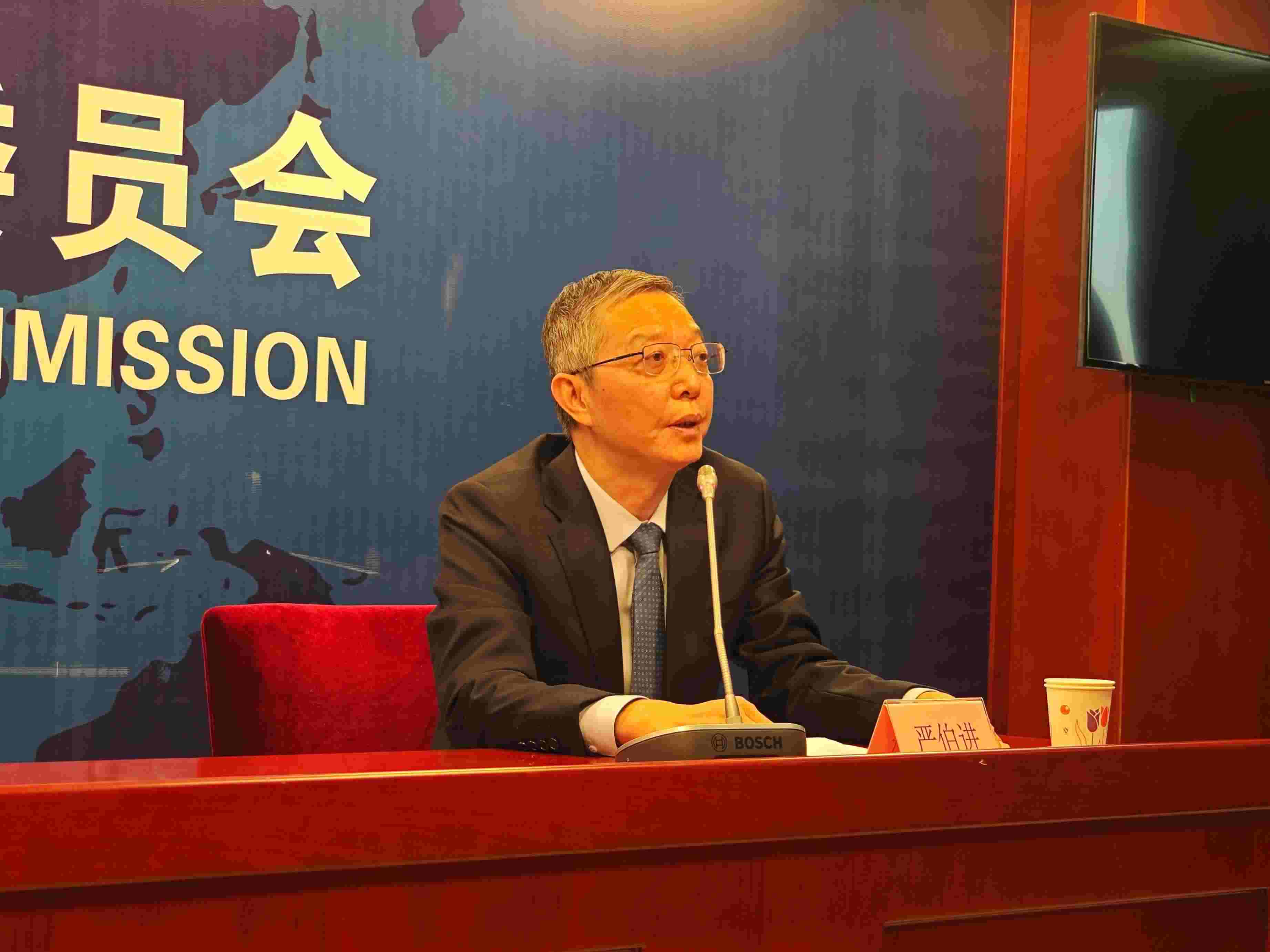 2月23日，嚴伯進在證監(jiān)會例行新聞發(fā)布會現(xiàn)場。 人民網(wǎng) 黃盛 攝