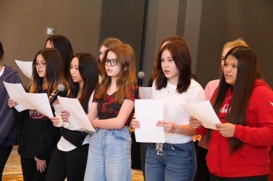 2月9日，在馬斯卡廷，馬斯卡廷中學(xué)學(xué)生在演唱中文歌曲。