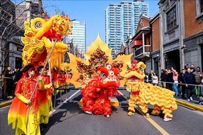 2024年2月10日，上海張園舉辦舞龍舞獅活動(dòng)，為市民和游客獻(xiàn)上一場(chǎng)視覺(jué)盛宴。