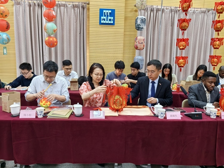燈籠文化交流活動現(xiàn)場。中建國際中西非公司供圖