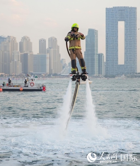 水上消防員。人民網(wǎng) 塔里克·易卜拉欣攝