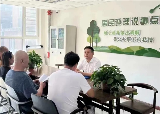 村（居）民評理說事點調解矛盾糾紛。遼寧省司法廳供圖