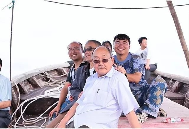 楊士莪院士參加海試。哈爾濱工程大學供圖