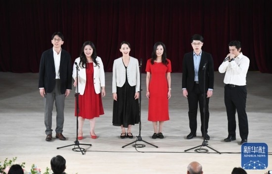 3月21日，國(guó)家開發(fā)銀行阿卡貝拉合唱團(tuán)在音樂會(huì)上演出。新華社記者 任超 攝