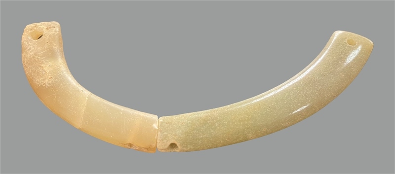 馬家浜文化晚期玉璜。中國文物報社供圖