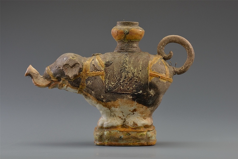 一號沉船出水的三彩象形持壺。中國文物報社供圖