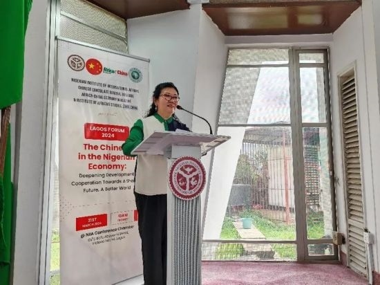 3月21日，中國(guó)駐拉各斯總領(lǐng)事嚴(yán)宇清在首屆拉各斯論壇上致辭。（圖片由中國(guó)駐拉各斯總領(lǐng)事館提供）