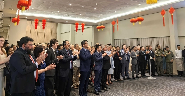 當(dāng)?shù)貢r間3月27日，中國駐累西腓新任總領(lǐng)事蘭和平舉行到任招待會。圖為招待會現(xiàn)場。中國駐累西腓總領(lǐng)事館供圖