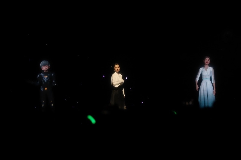 開場節(jié)目表演《彩云之南》。圖片來源：人民視頻