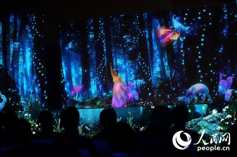 原創(chuàng)舞蹈《萬物有靈》。人民網(wǎng)記者 李發(fā)興攝