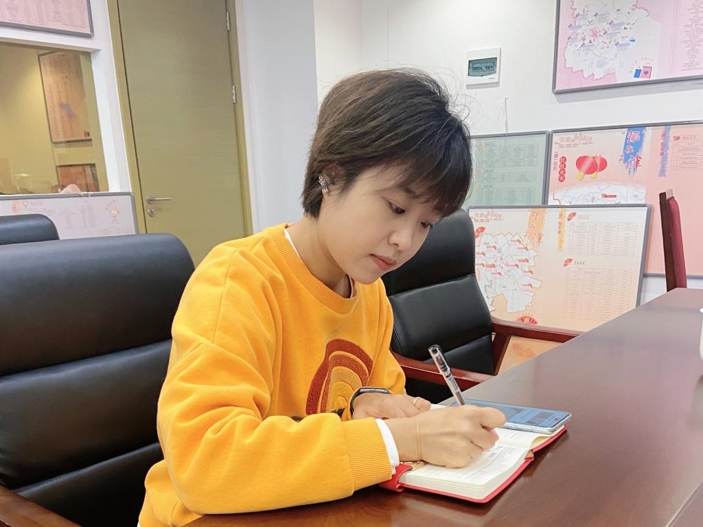 武麗潔在工作中。新華社發(fā)