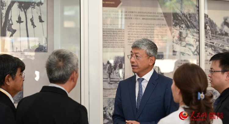 陳海大使了解中國遠征軍紀念館情況。人民網(wǎng)記者 謝佳君攝