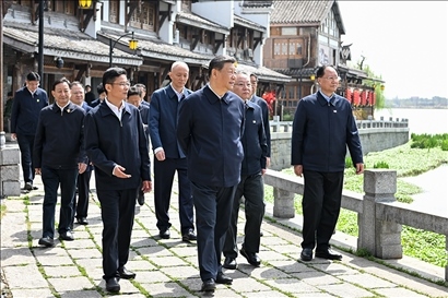 △2024年3月18日至21日，習近平總書記在湖南考察。這是19日上午，總書記在常德河街考察。