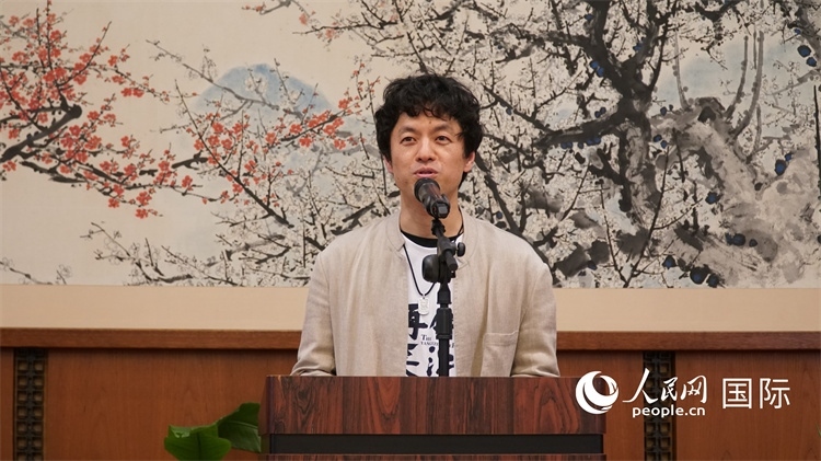 影片導演竹內亮致辭。人民網(wǎng) 蔣曉辰攝