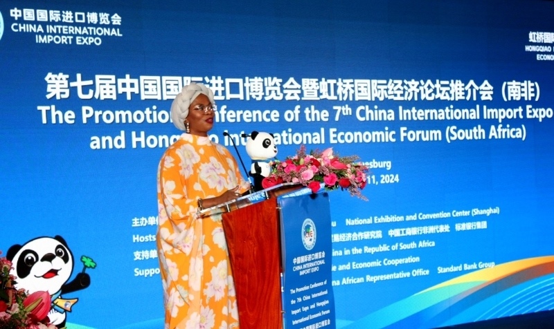 南非貿(mào)易、工業(yè)和競(jìng)爭(zhēng)部出口促進(jìn)司副總司長馬塔博格致辭。（圖片來源：中國國際進(jìn)口博覽會(huì)官微）
