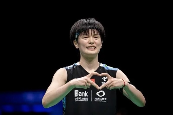 4月14日，王祉怡在奪冠后慶祝。新華社記者 江漢攝