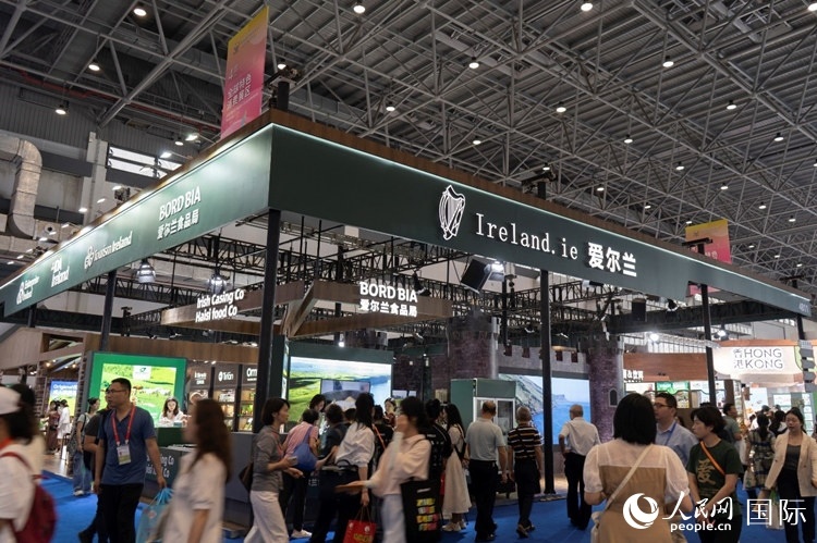 第四屆中國(guó)國(guó)際消費(fèi)品博覽會(huì)愛爾蘭國(guó)家館。人民網(wǎng) 常沙攝