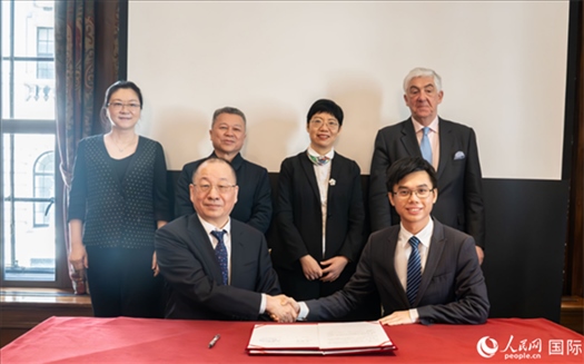 活動(dòng)簽約現(xiàn)場。實(shí)習(xí)生 劉船攝