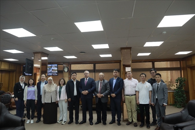 活動現(xiàn)場合影。蘇伊士運(yùn)河大學(xué)孔子學(xué)院供圖