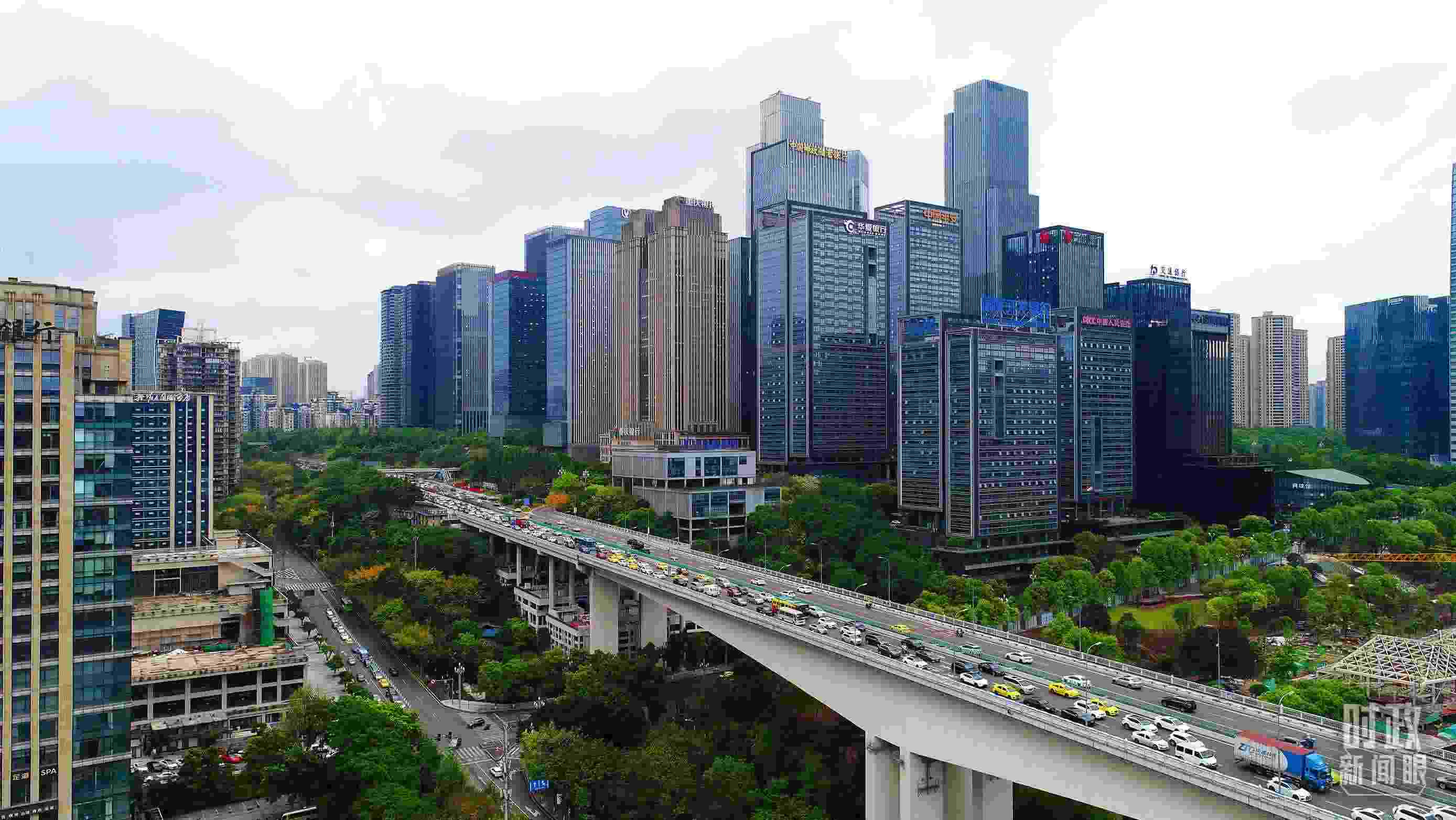 △重慶市數(shù)字化城市運(yùn)行和治理中心。（總臺(tái)記者于濱拍攝）