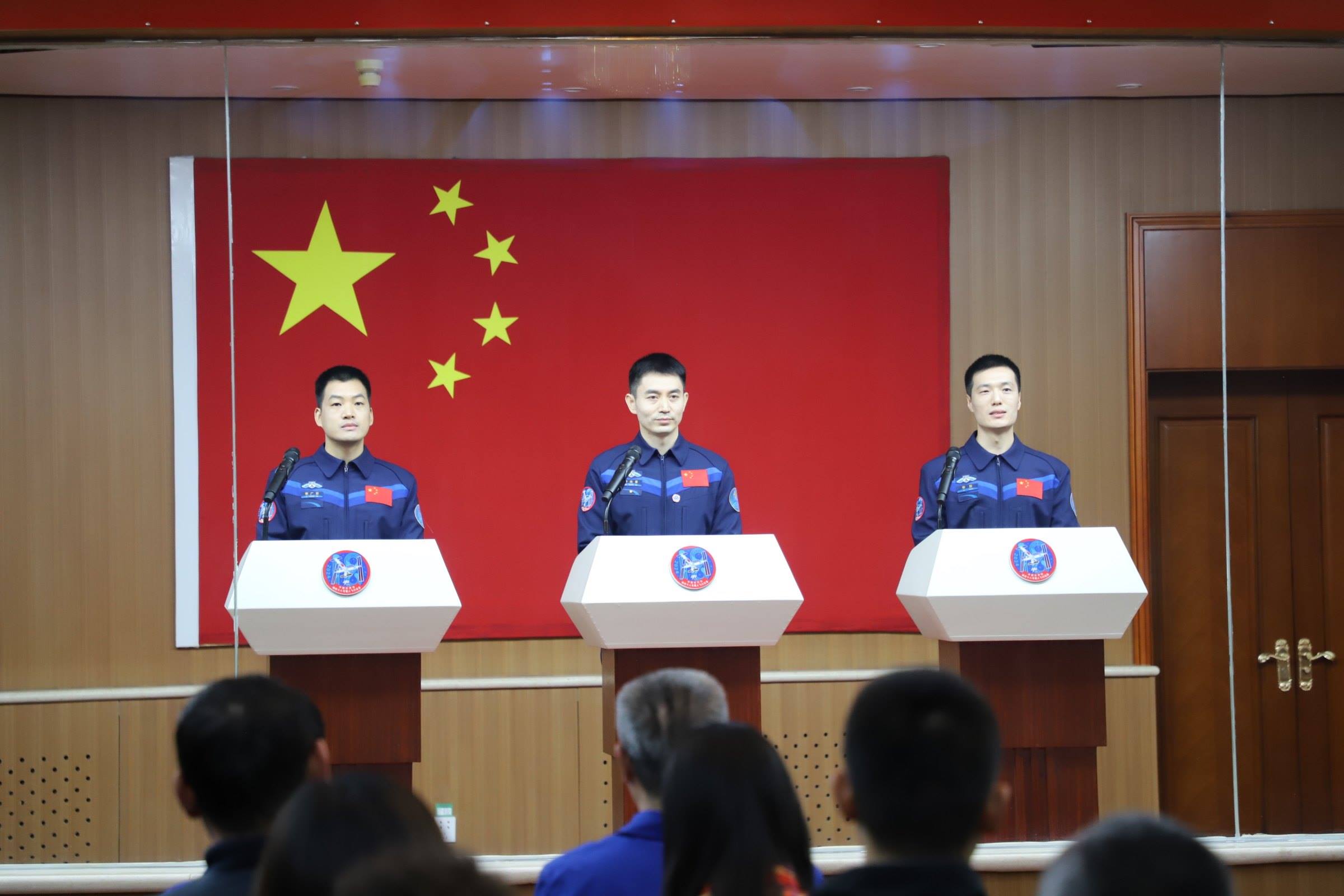 神舟十八號(hào)航天員與中外媒體記者集體見面。人民網(wǎng)記者 黃帆攝