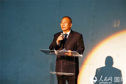 四川省文化和旅游廳副廳長(zhǎng)王成平在活動(dòng)現(xiàn)場(chǎng)進(jìn)行旅游推介。人民網(wǎng)記者 陳海琪攝